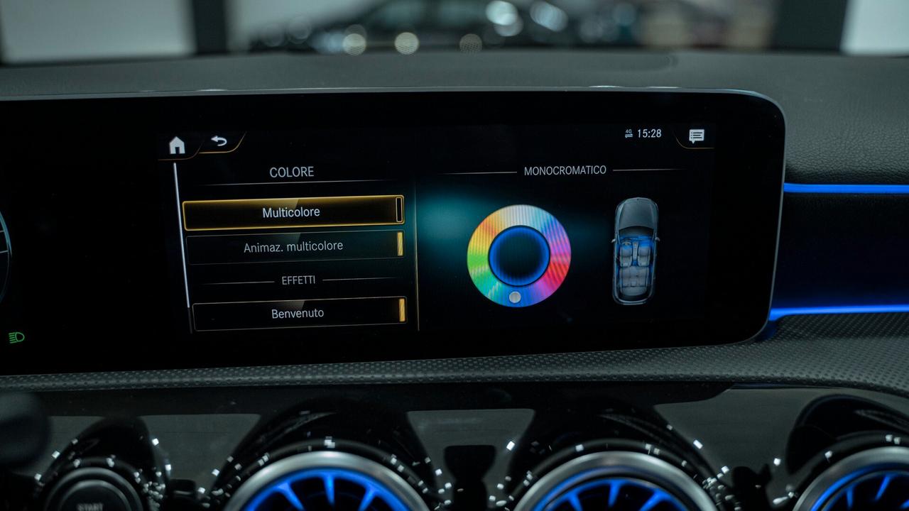 Mercedes-benz A 180 D PREMIUM PLUS AMG TETTO PACK LUCI MULTIBEAM FULL