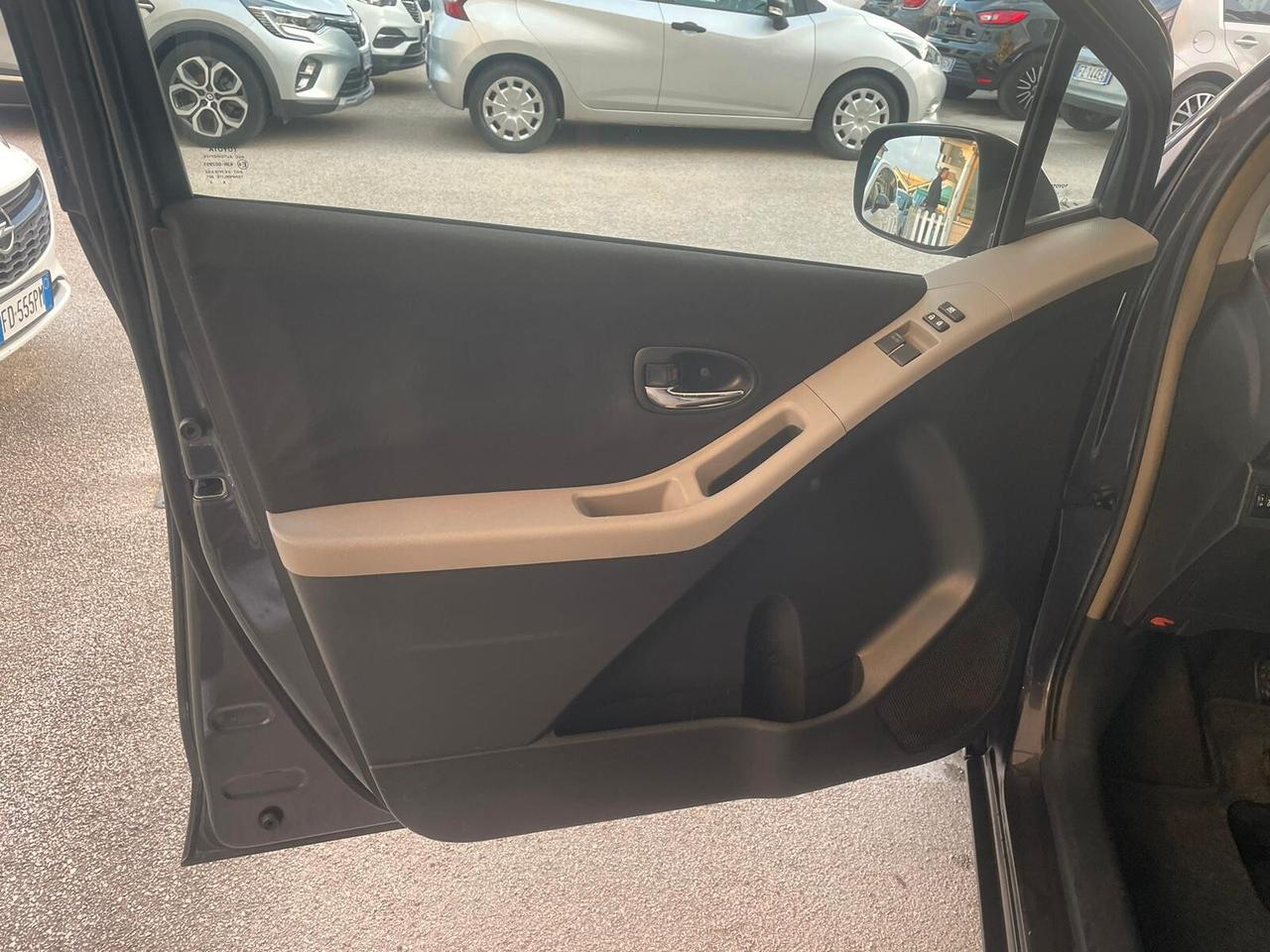 Toyota Yaris 1.3 5 porte Sol