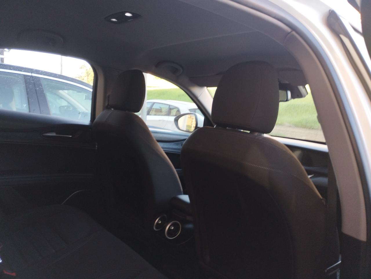 Alfa Romeo Stelvio 2.2 Turbodiesel 160 CV AT8 Business