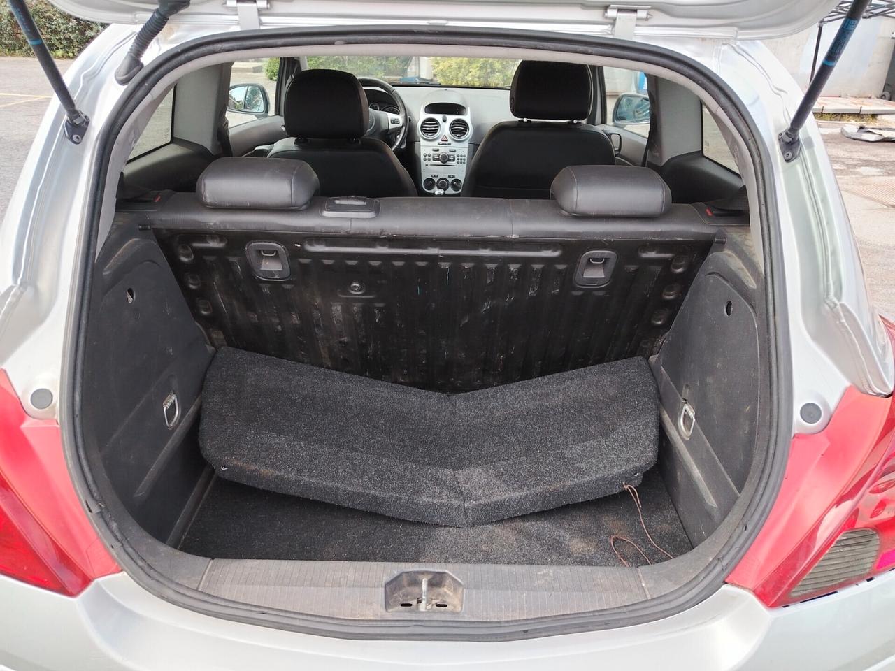 Opel Corsa 1.2 3 porte b-color