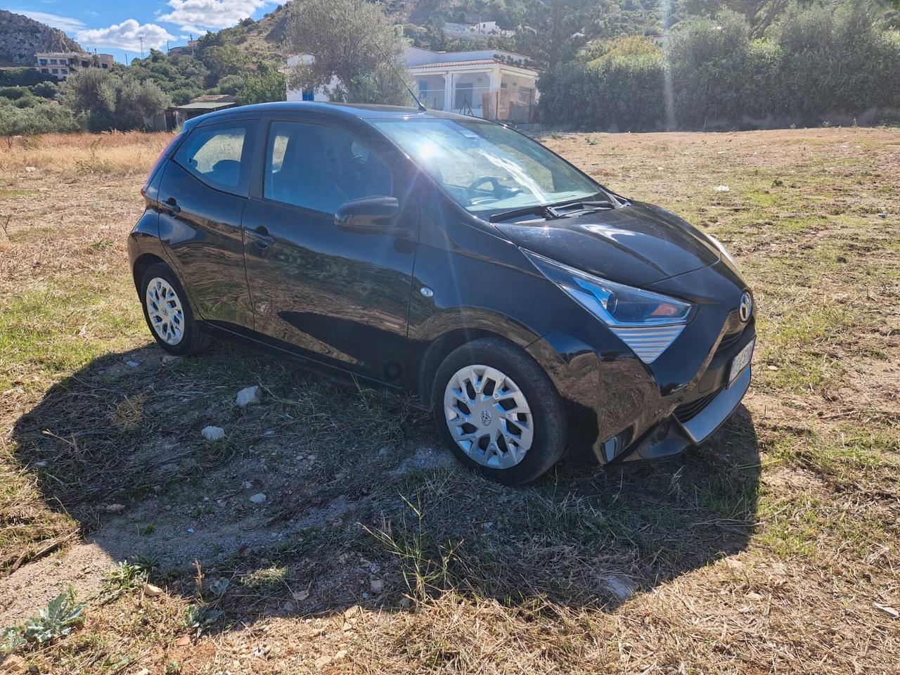 Toyota Aygo Connect 1.0 VVT-i 72 CV 5 porte x-clusiv