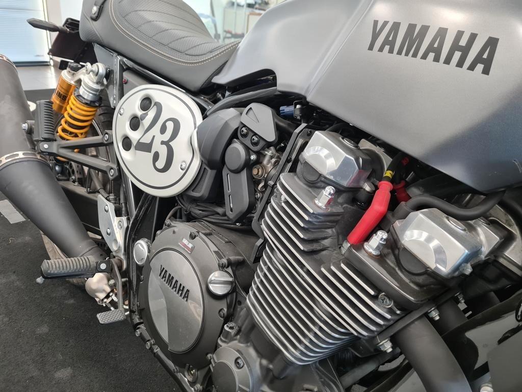 YAMAHA XJR 1300