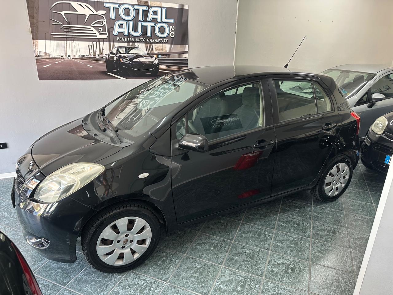 Toyota Yaris 1.0 5 porte Sol