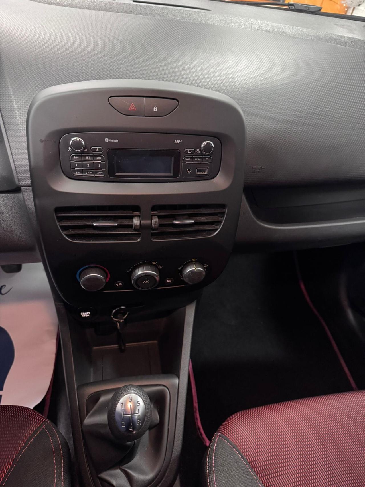 Renault Clio 1.2 75CV 5 porte Live Ok Neopatentati