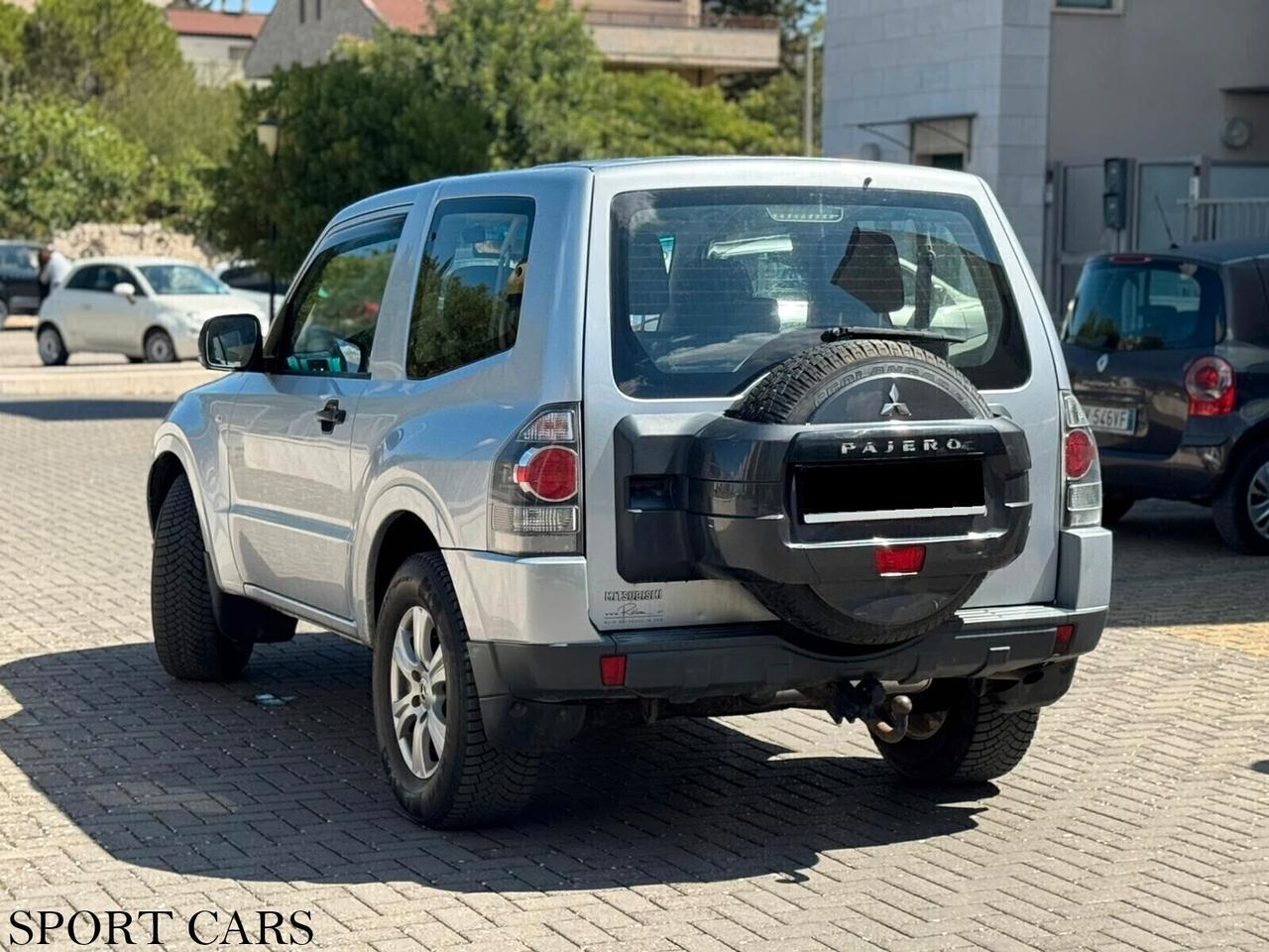 Mitsubishi Pajero 3.2 DI-D 16V aut. 3p. Instyle 200 CV gancio traino