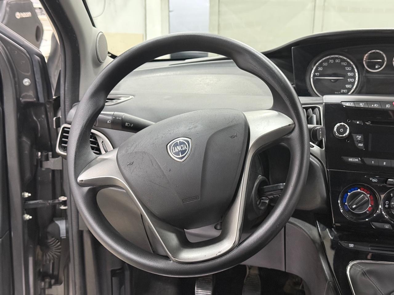 Lancia Ypsilon ecochic gold 2014