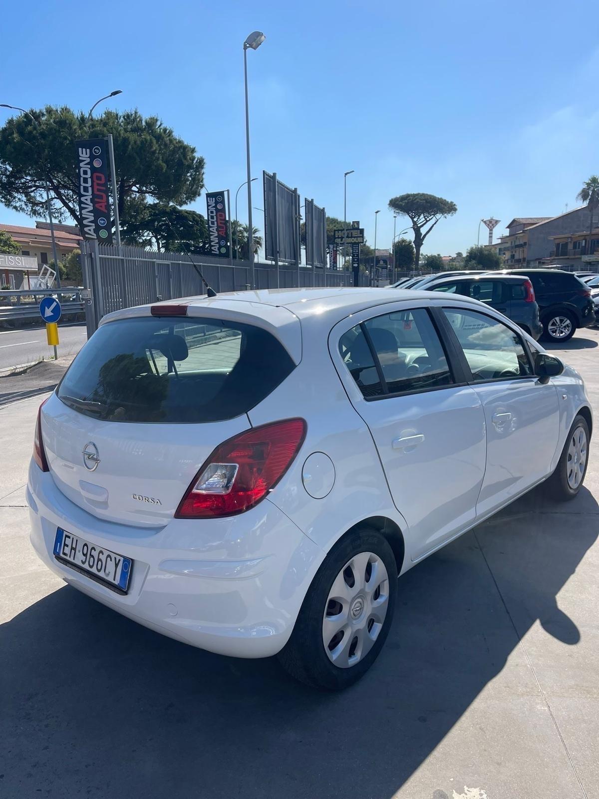 Opel Corsa 1.2 5 porte Cosmo