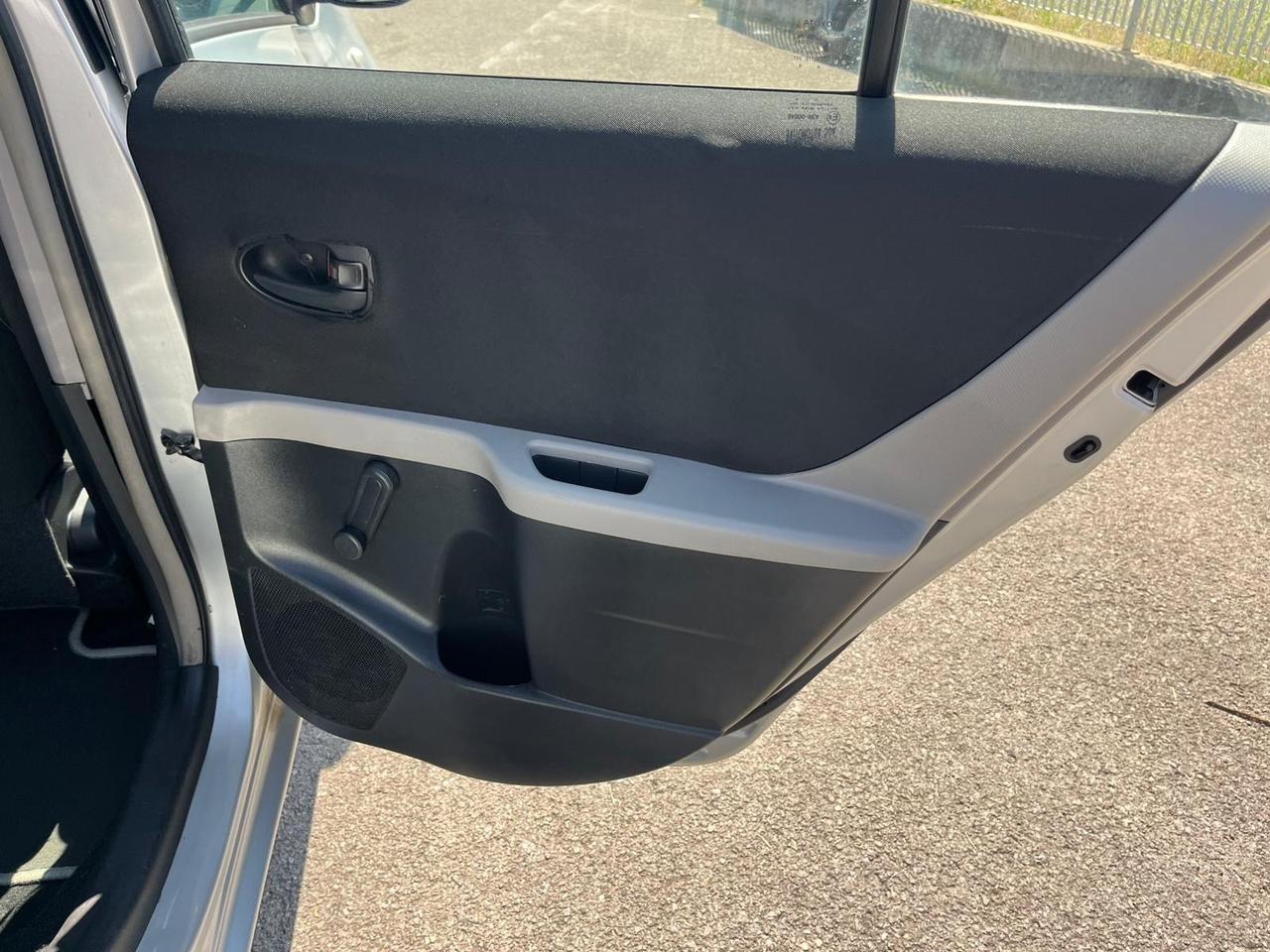 Toyota Yaris 1.0 5 porte Now