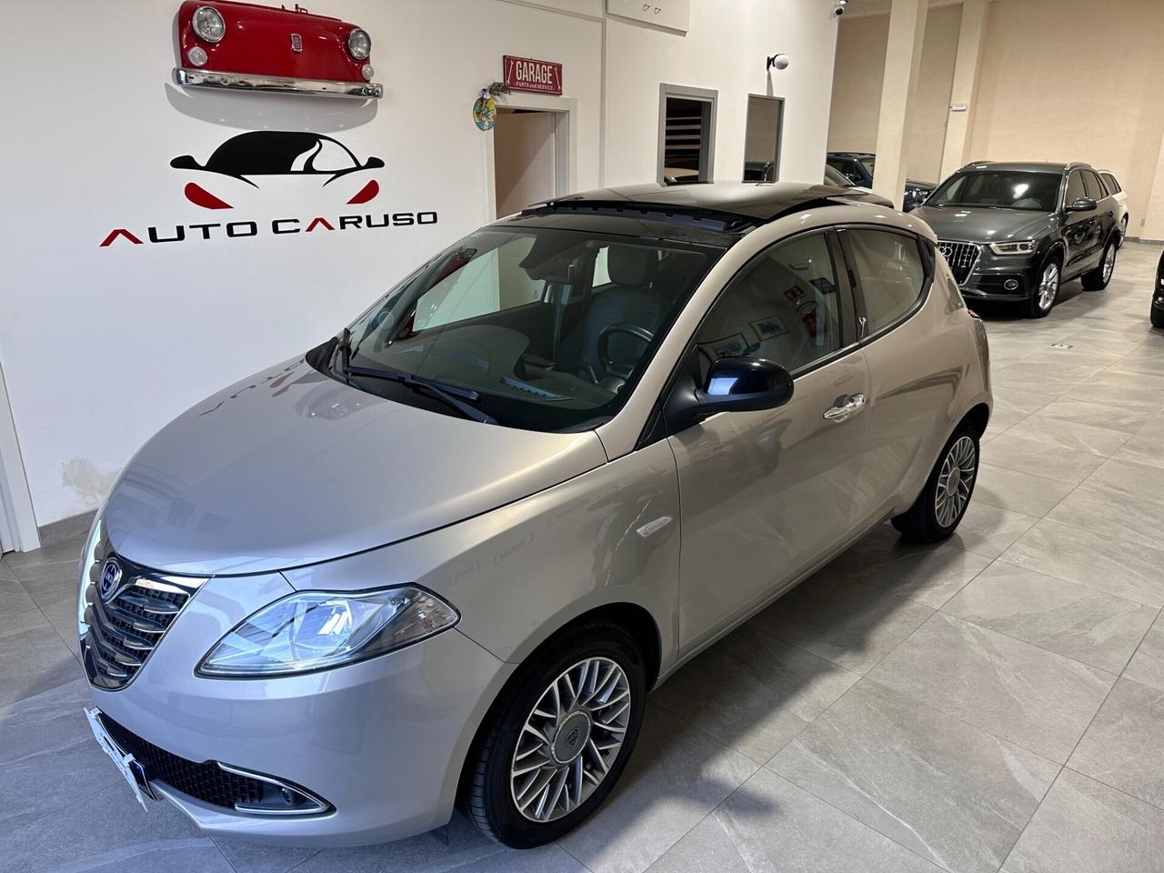 Lancia Ypsilon 1.3 MJT 16V 95 CV - PLATINO - TETTO