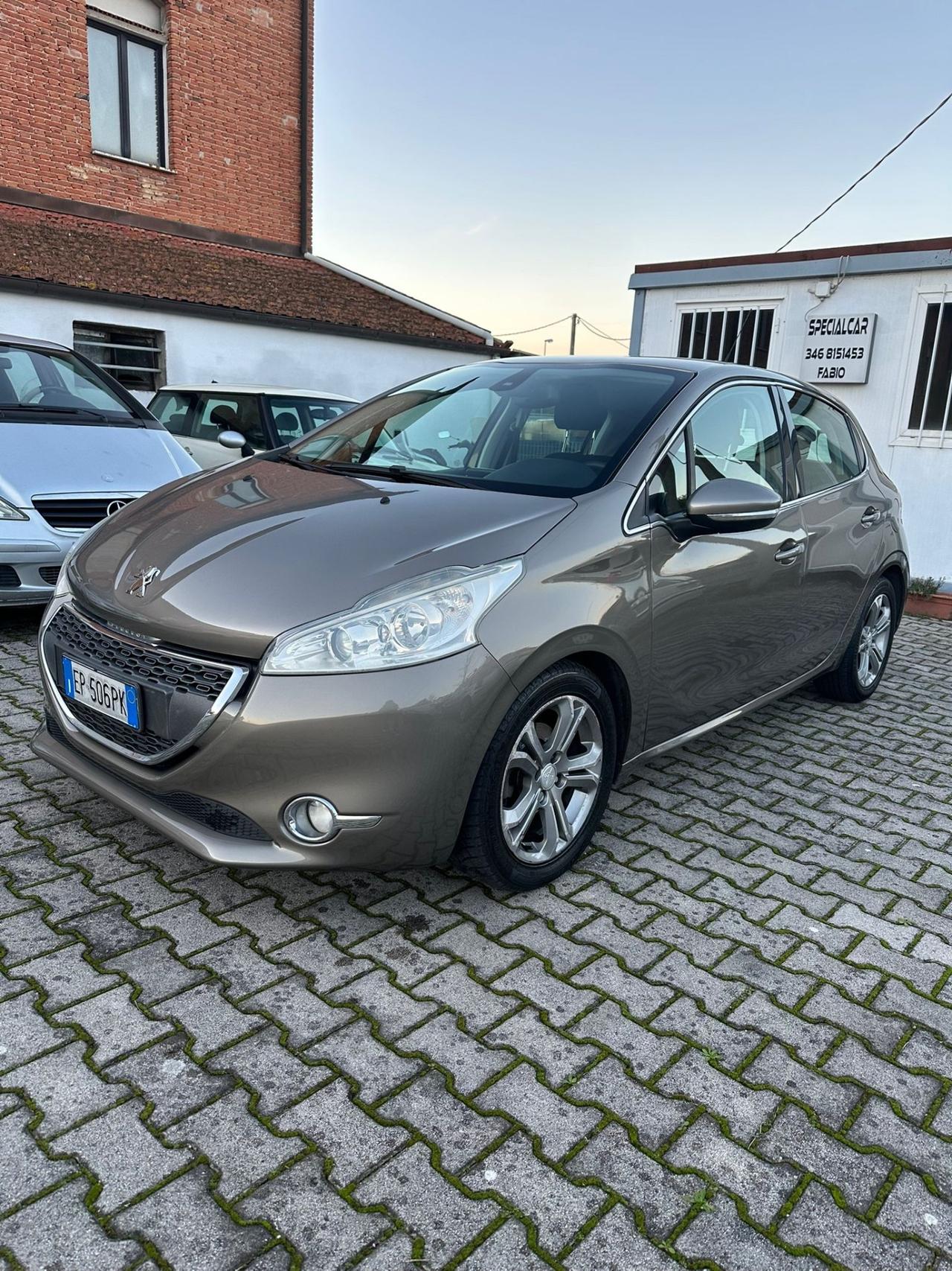 Peugeot 208 1.4 HDi 68 CV 5 porte Allure