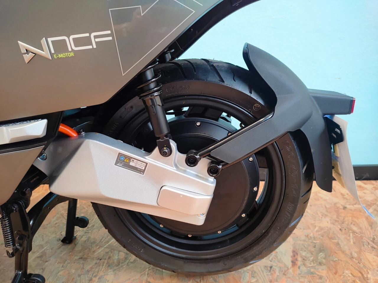 Nmoto NCF S : l'e-scooter che ti porta anche in autostrada
