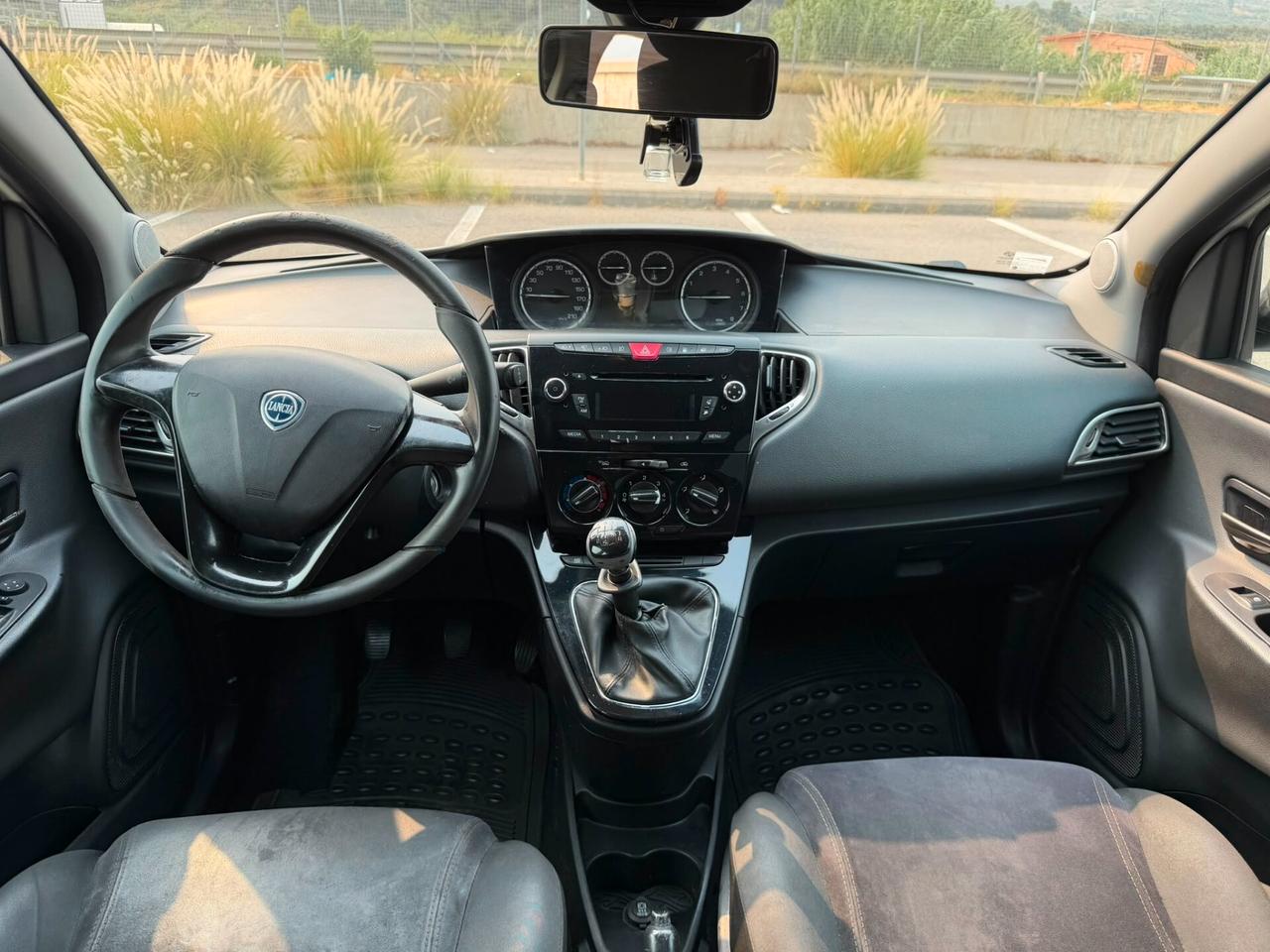Lancia Ypsilon 0.9 TwinAir 85 CV 5 porte Metano Ecochic Silver