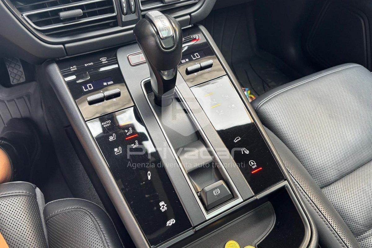 PORSCHE Macan 2.0