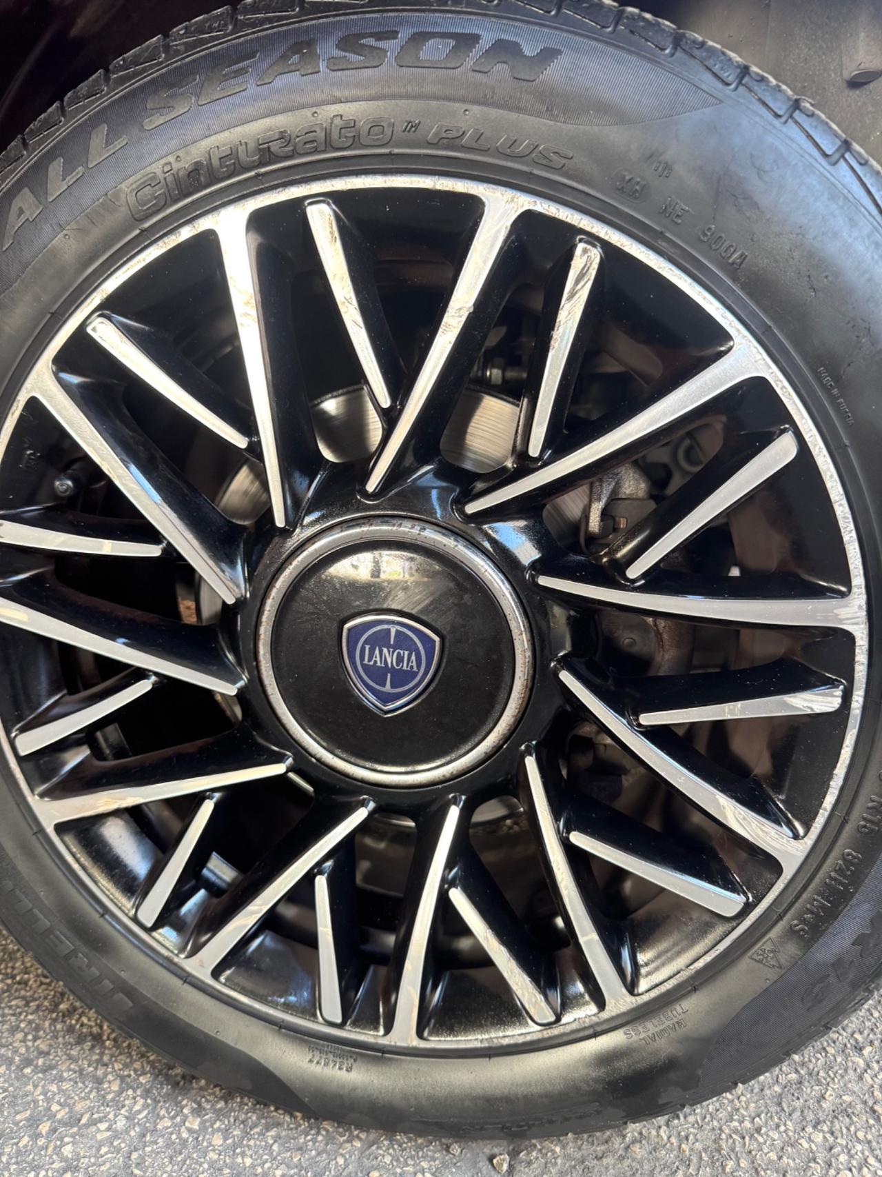 Lancia Ypsilon 1.0 FireFly 5 porte S&S Hybrid Ecochic Silver