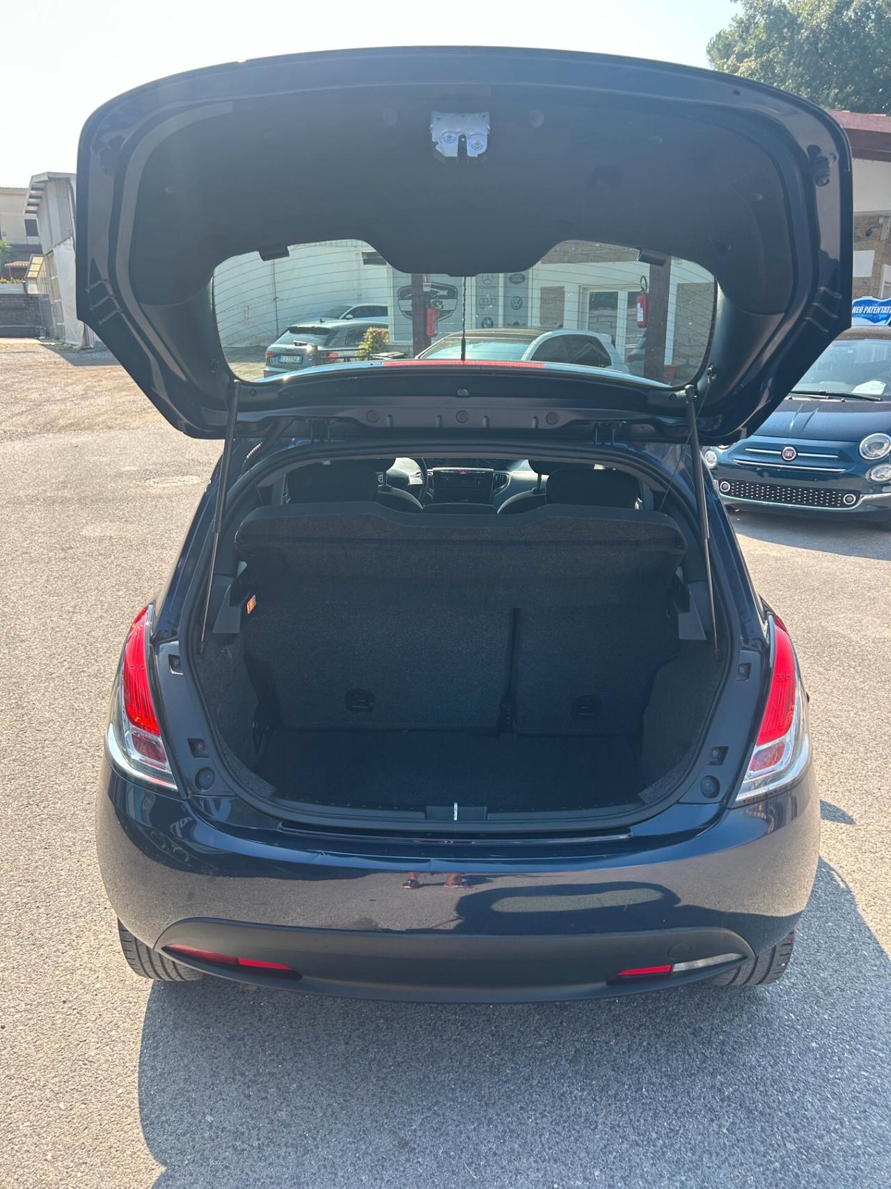 Lancia Ypsilon 1.2 69 CV 5 porte Platinum