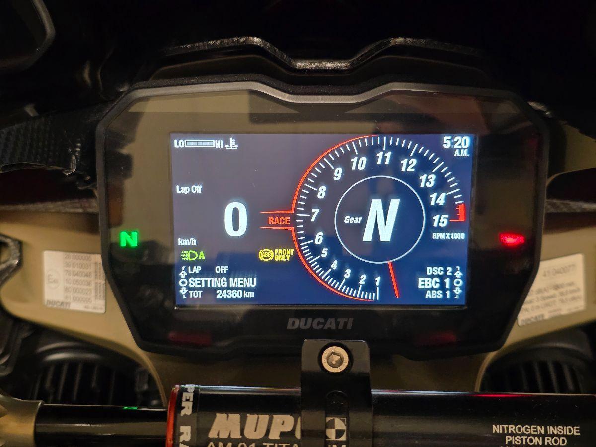 DUCATI PANIGALE V4 CON SCARICO DESMO OK