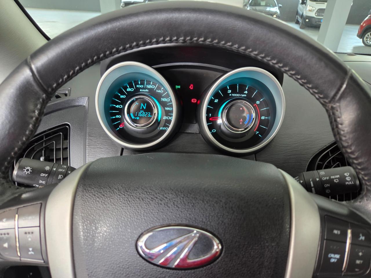 Mahindra XUV500 2.2 16V FWD W10 140cv