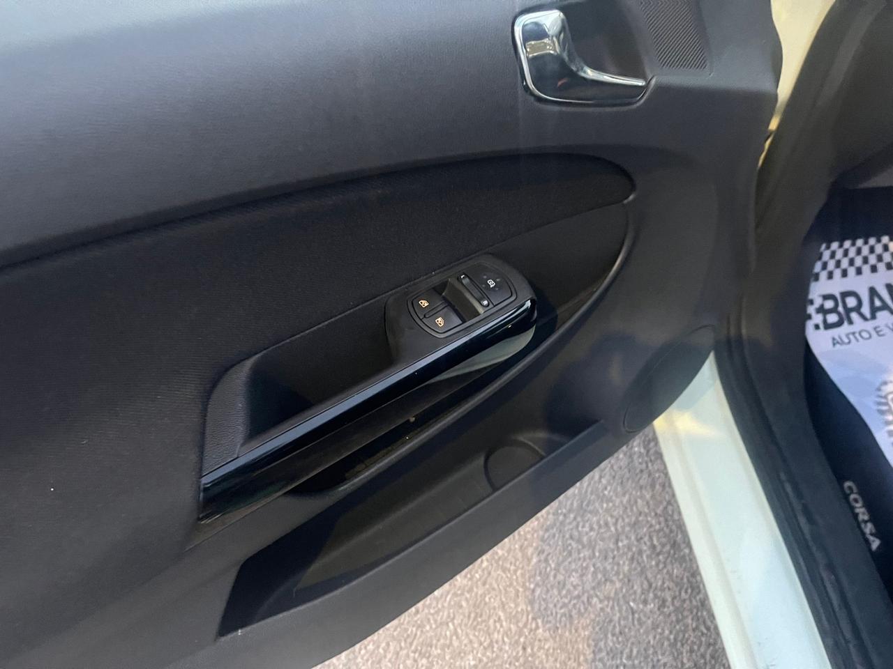 Opel Corsa 1.2 3 porte Elective Unipro 2012