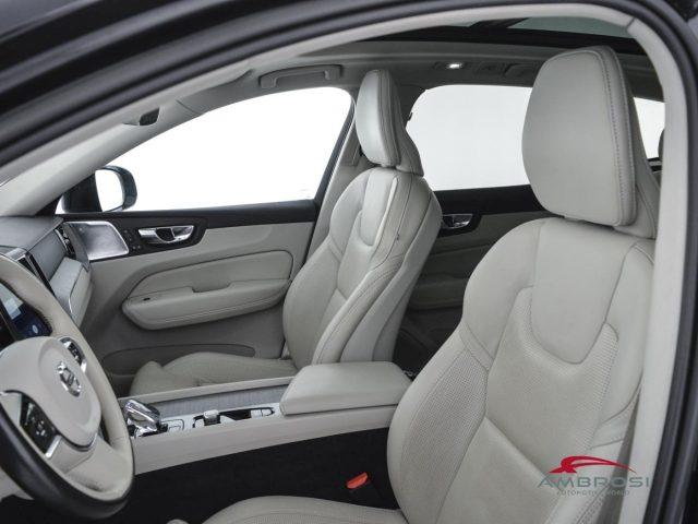 VOLVO XC60 B5 AWD automatico Ultimate Dark