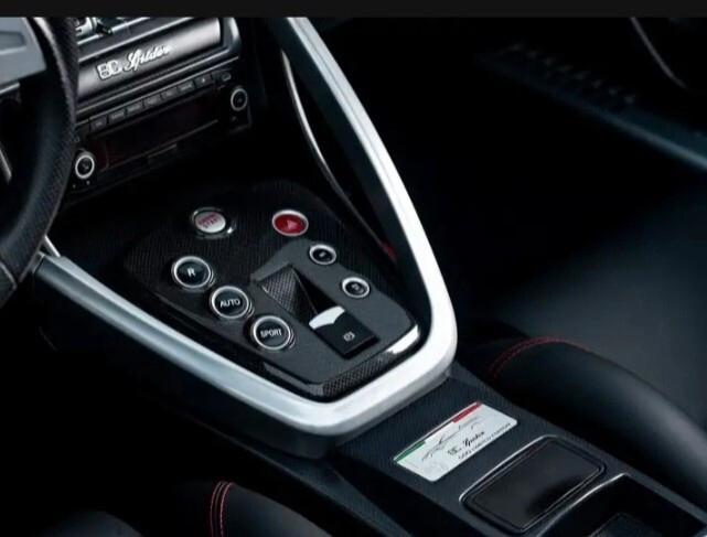 Alfa Romeo 8C Spider numerata solo 500 esemplari
