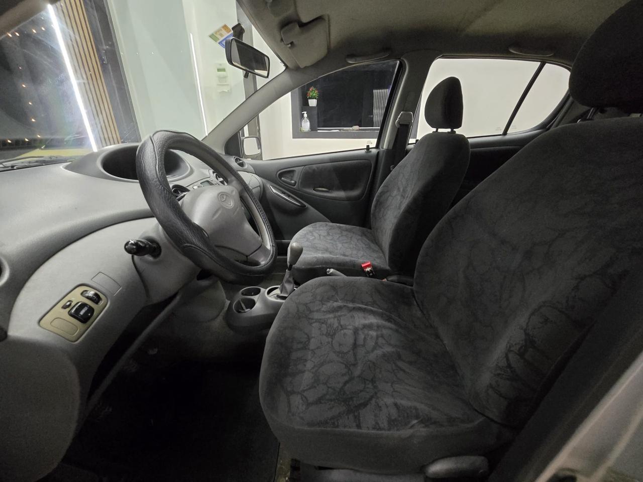 Toyota Yaris 1.0i 16V cat 5 porte