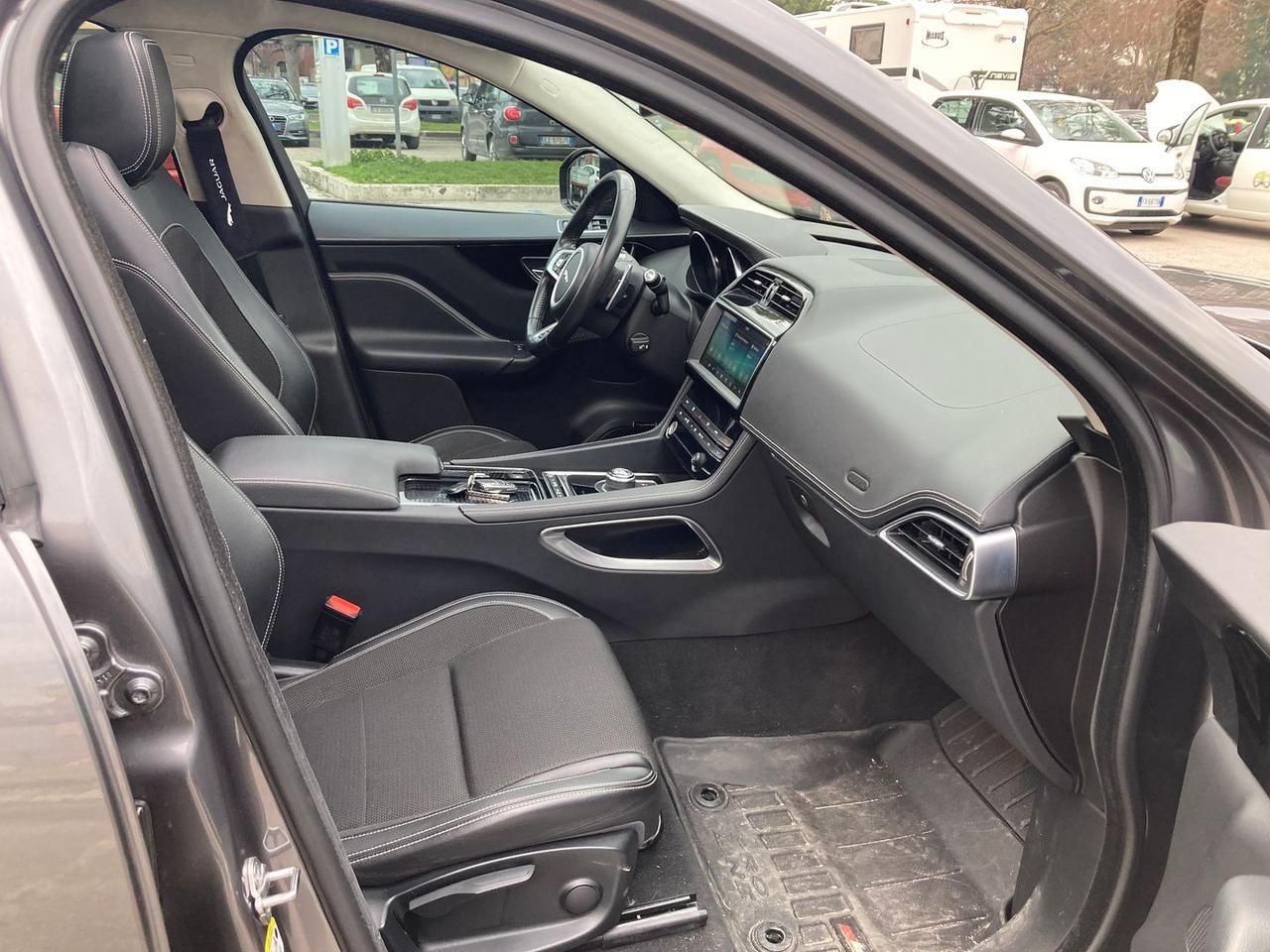 Jaguar F-Pace 2.0 20d Turbo R- #8436