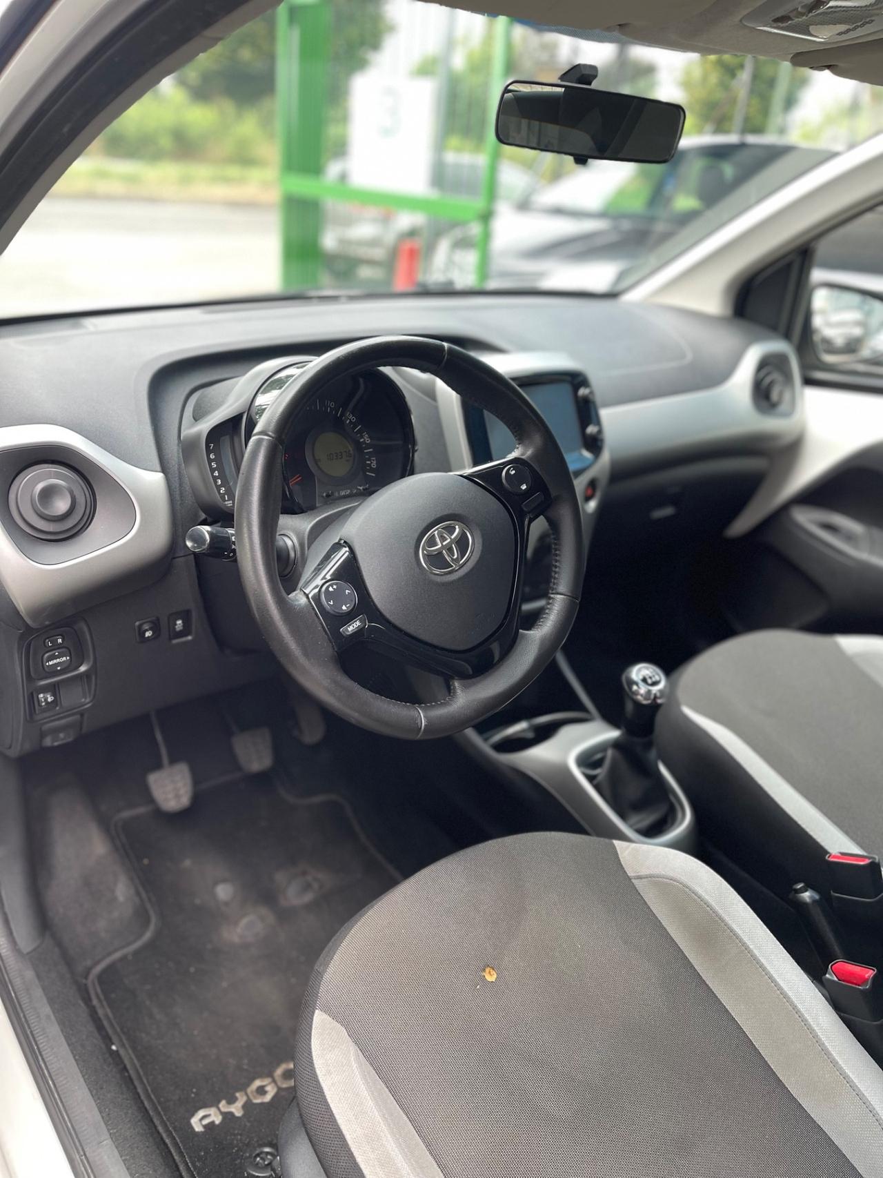Toyota Aygo 1.0 VVT-i 69 CV 5 porte x-play
