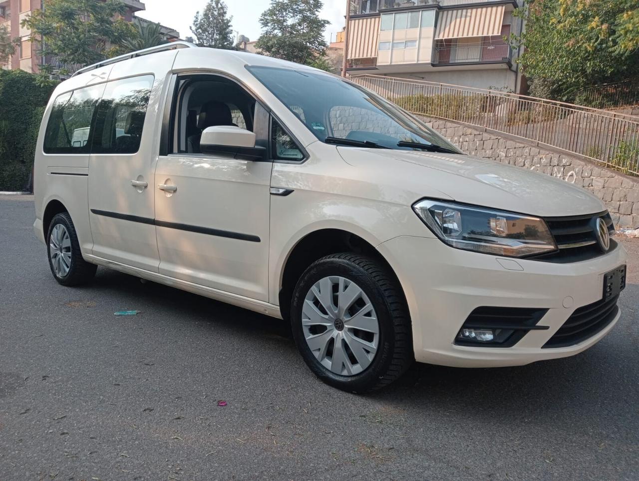 Volkswagen Caddy Pianale ribassato con rampa disabili in carrozzina