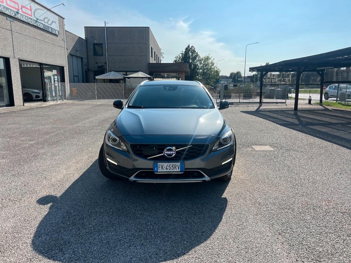 Volvo V60 Cross Country 2.0 d3 Plus geartronic - Pelle Navi Fari Led - FULL OPTIONAL