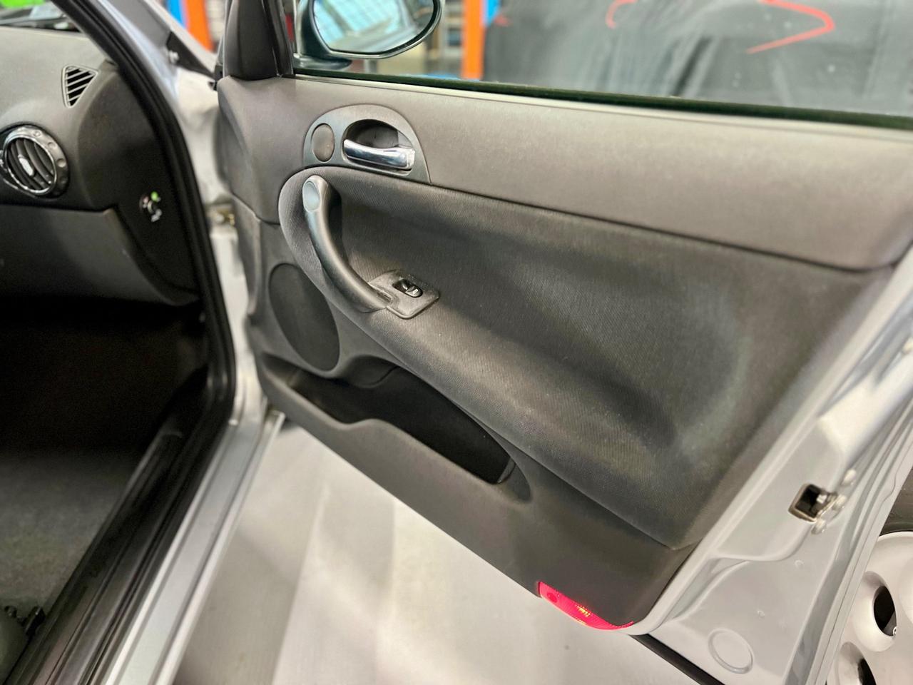 Alfa Romeo 147 1.6 16V Twin Spark Distinctive 5p