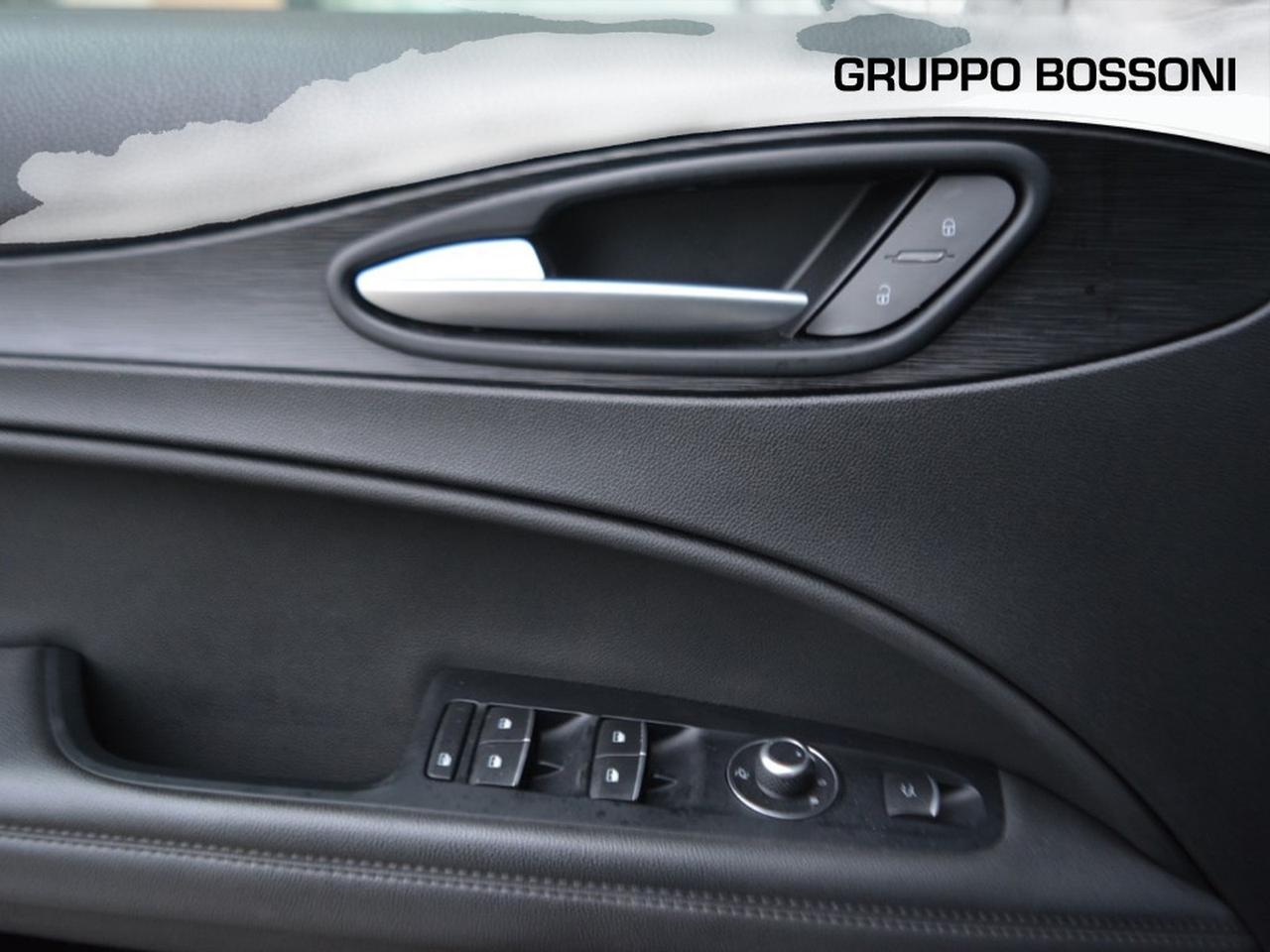 Alfa Romeo Stelvio 2.0 turbo 200cv business q4 at8