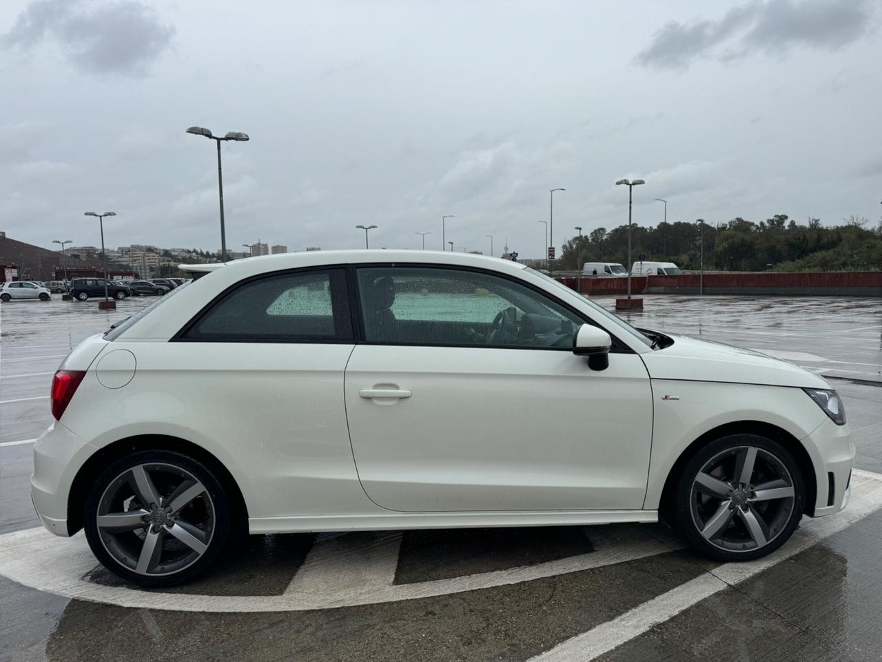 Audi A1 SPB 1.6 TDI 105cv S-Line UNIPRO! FULL!!