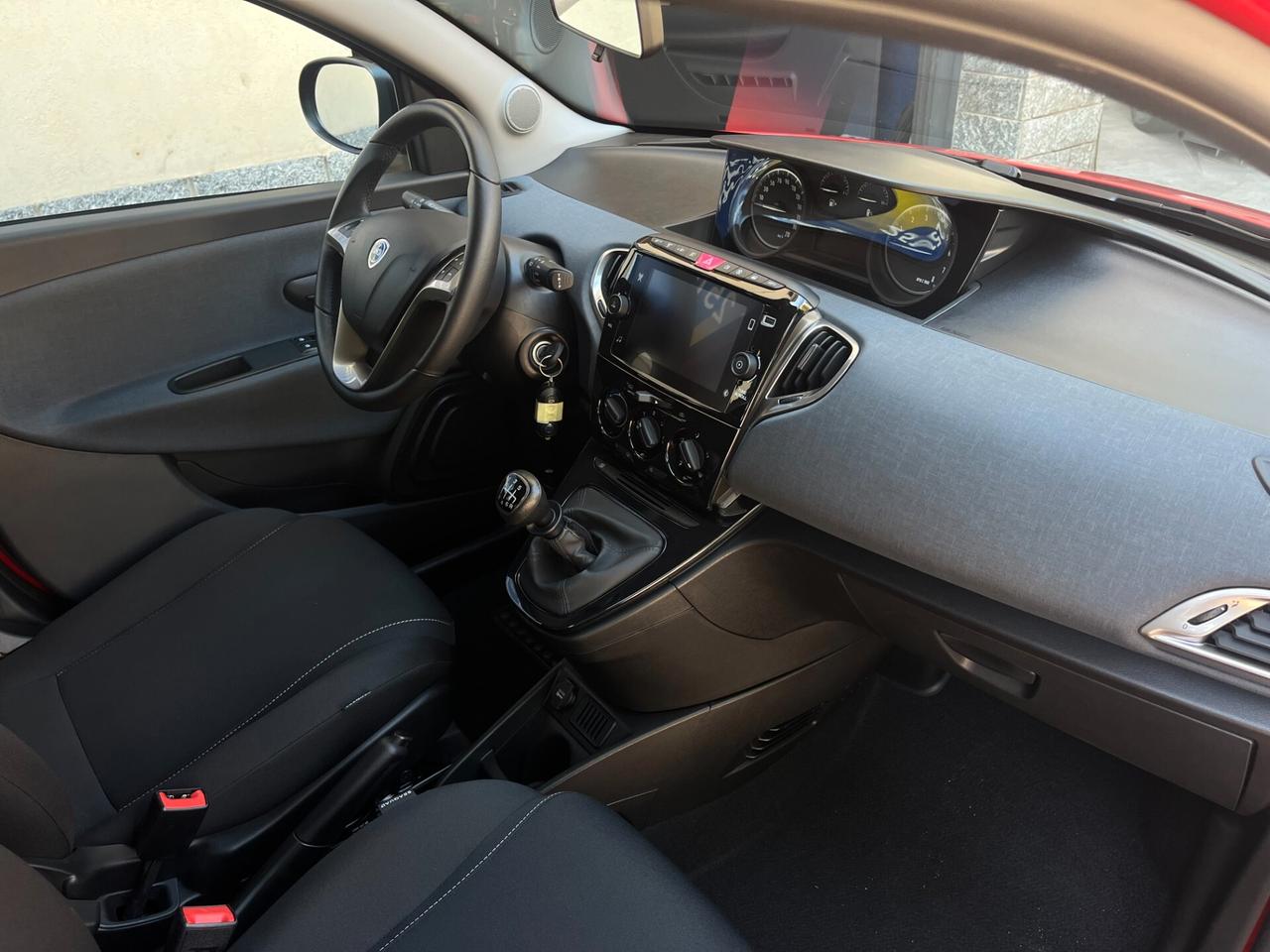 LANCIA YPSILON 1.0 HYBRID 70CV GOLD - NESSUN VINCOLO FINANZIARIO - SOLAMENTE 25.00KM - FULL OPTIONAL