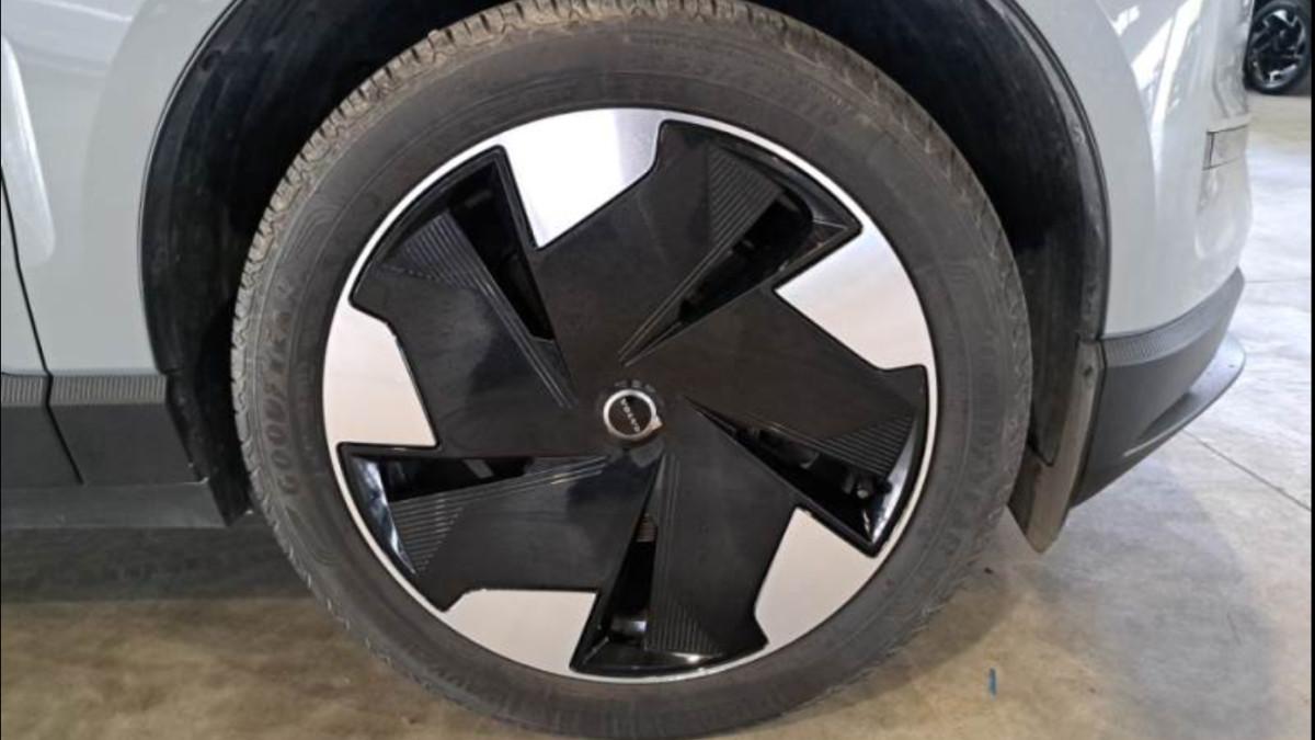 VOLVO Ex30 Single Motor Extended Range Rwd Plus