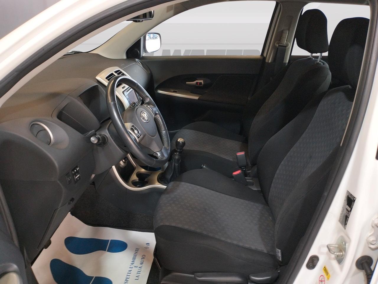 Toyota Urban Cruiser 1.3 vvt-i Dual Luxury 4wd