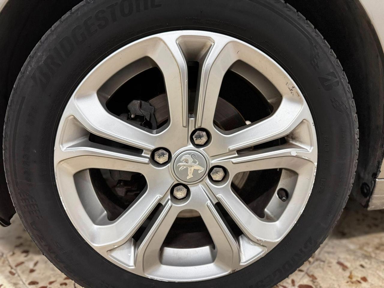 Peugeot 208 1.4 HDi 68 CV 5 porte Allure