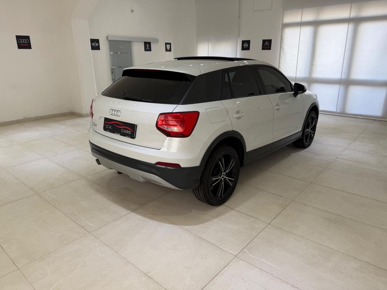 AUDI Q2 30 TDI S LINE EDITION CON TETTO APRIBILE E GANCIO TRAINO