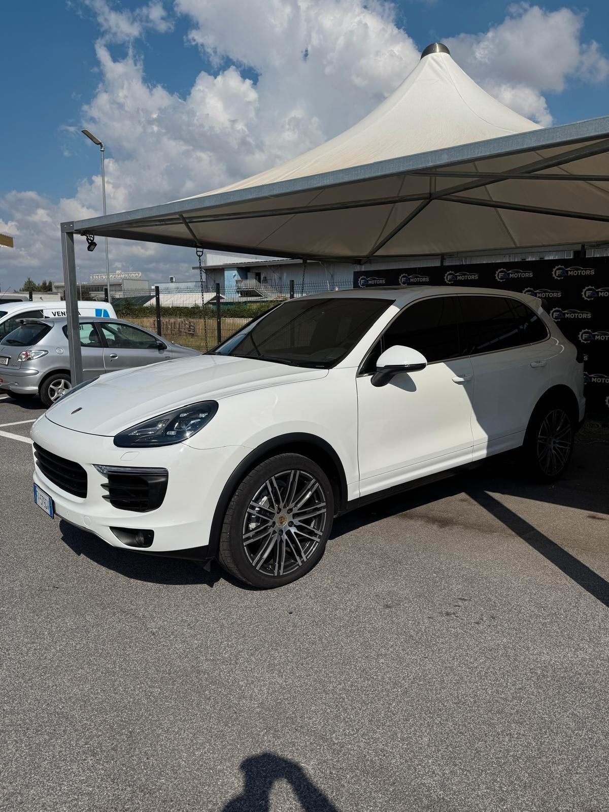 Porsche Cayenne 3.0 Diesel v6 - full optional!!!