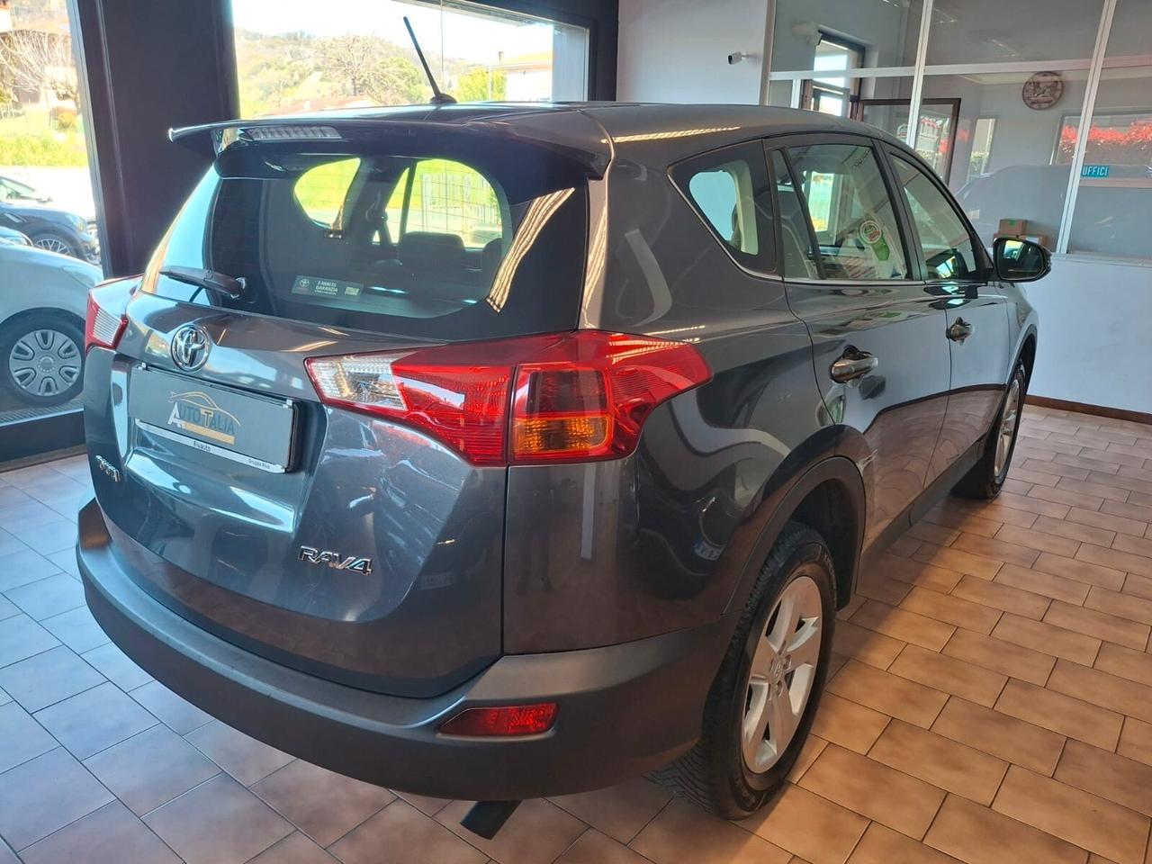 Toyota RAV 4 2.0 d-4d Active 2wd 124cv mt