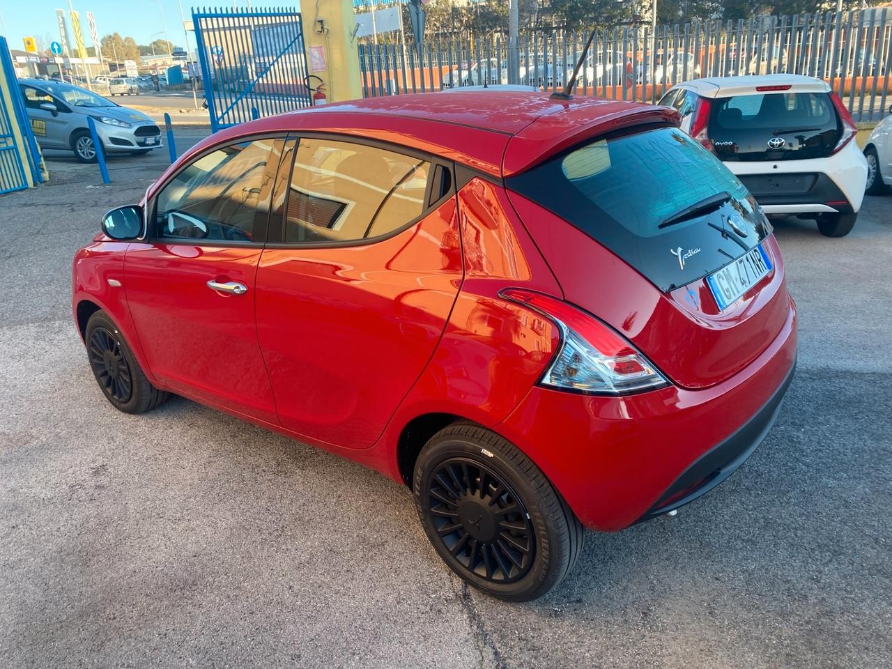 Lancia Ypsilon 1.0 FireFly 5 porte S&S Hybrid Ecochic UnYca