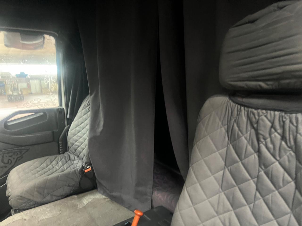 Iveco EuroTech Cursor Scarrabile Con Gru