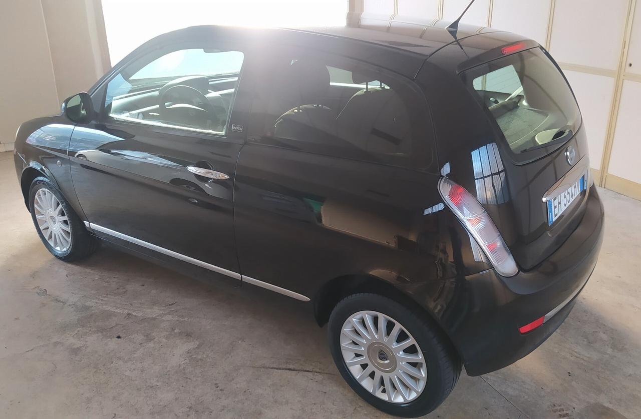 Lancia Ypsilon 1.2 69 CV Unyca