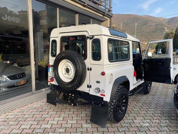 LAND ROVER Defender 90 2.2 TD4 Station Wagon