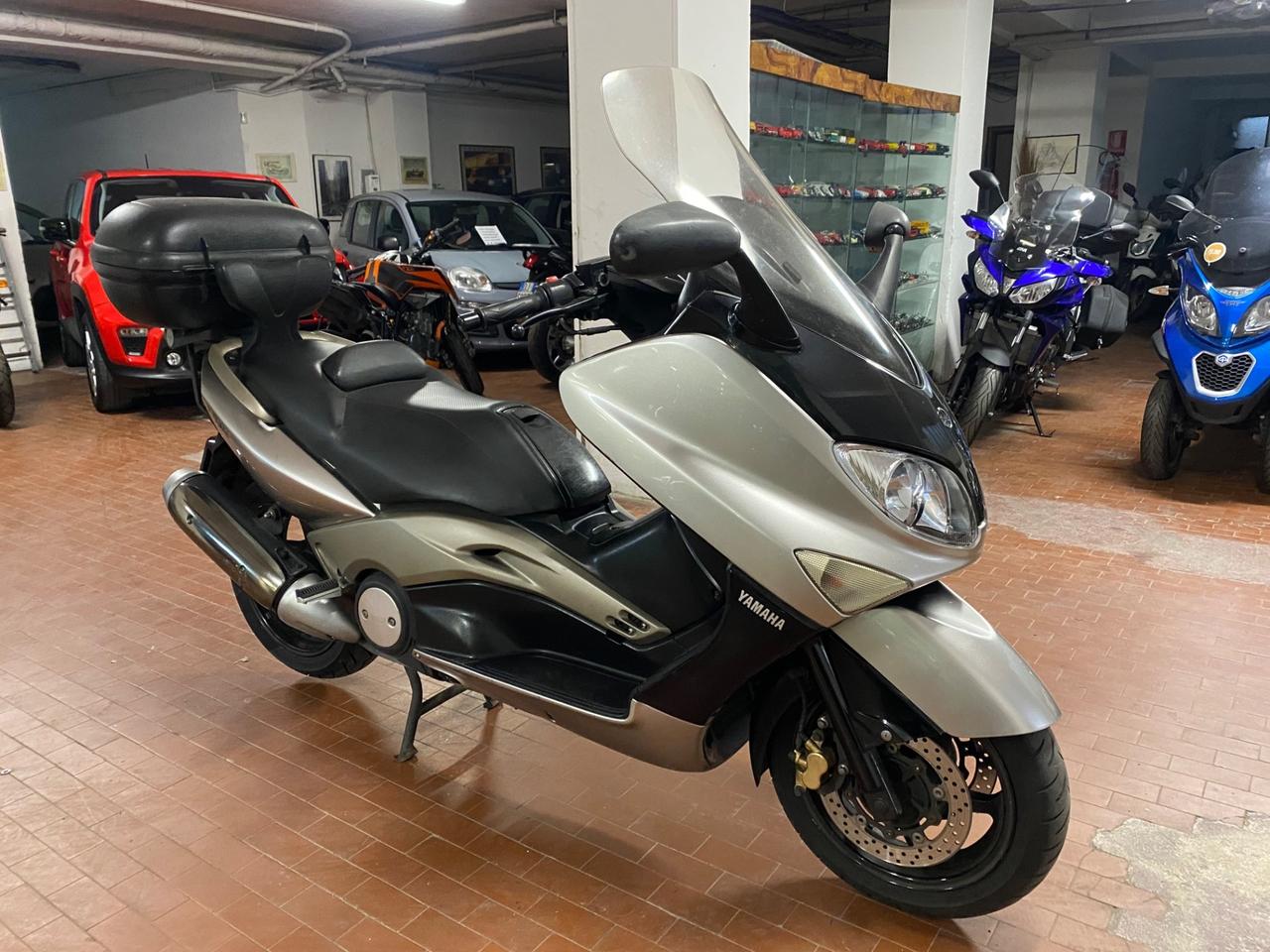 Yamaha T Max cc 500 anno 2004 km 27000 Perfetto!