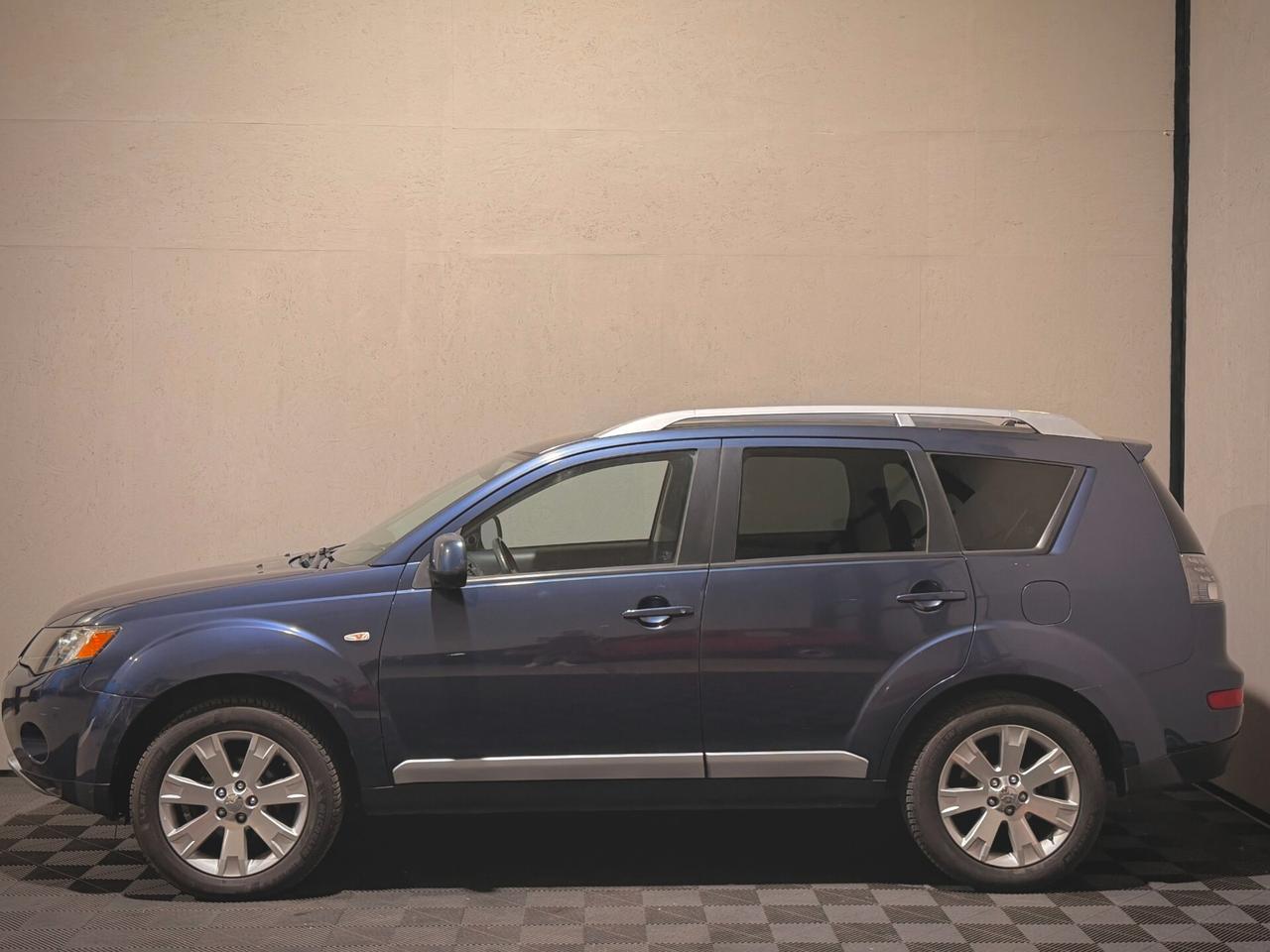 Mitsubishi Outlander 2.0 DI-D Intense - Autocarro