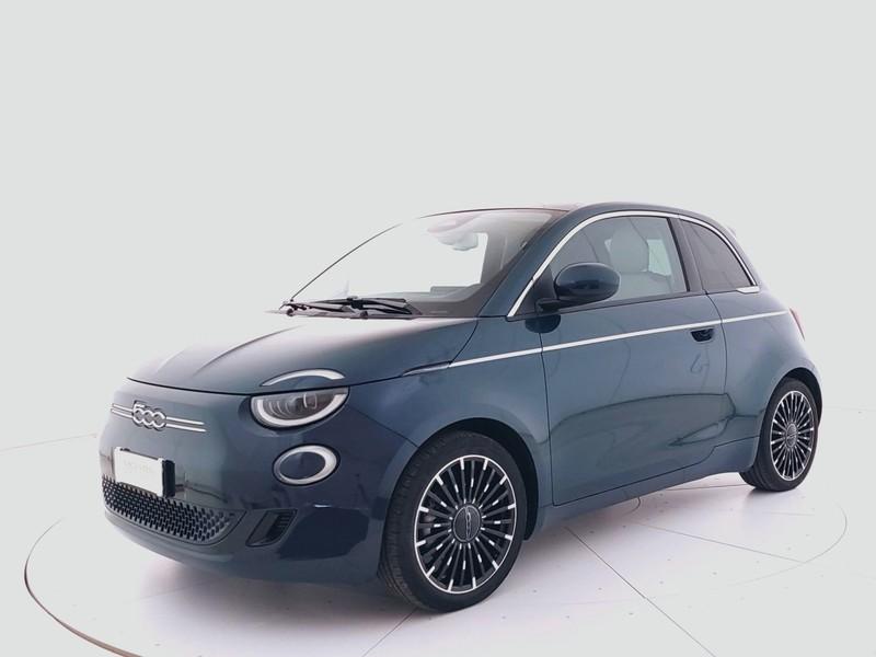 Fiat 500 500e 42 kwh la prima