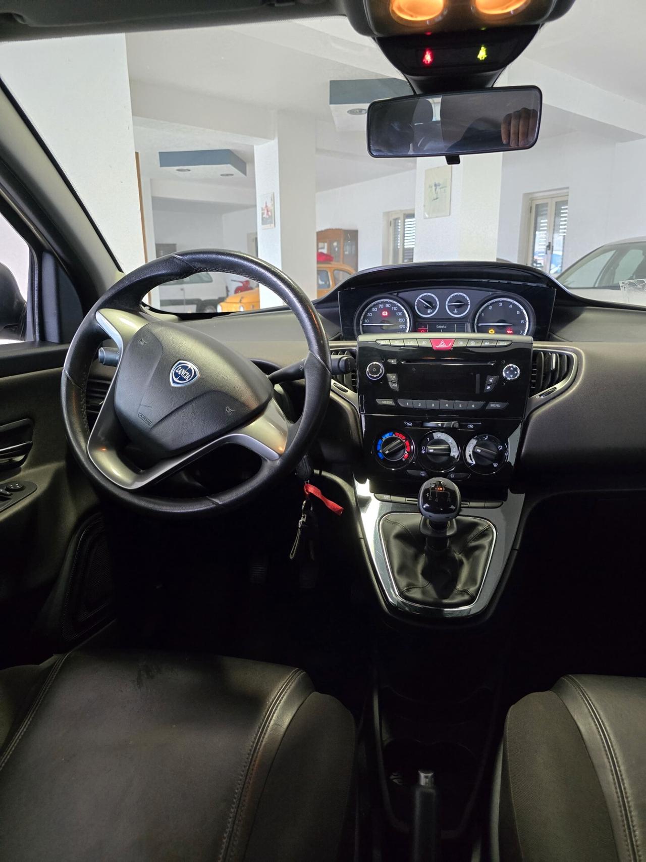 Lancia Ypsilon 1.2 69 CV 5 porte Platinum