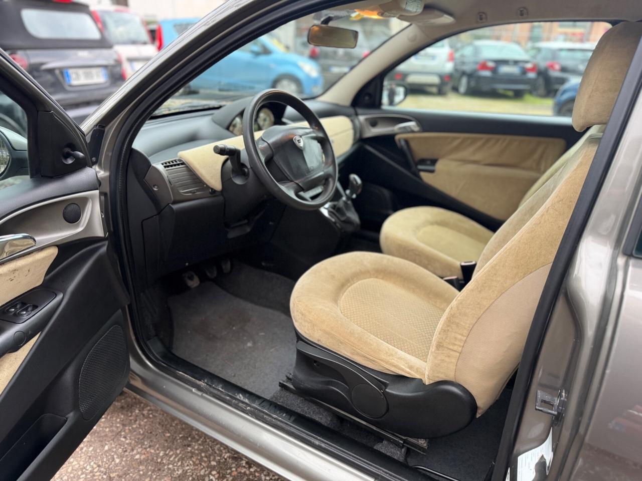 Lancia Ypsilon 1.2 16V Argento