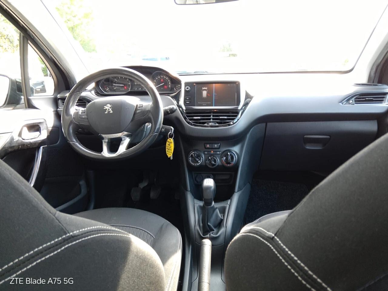 Peugeot 208 1.2 benzina Neopatentati