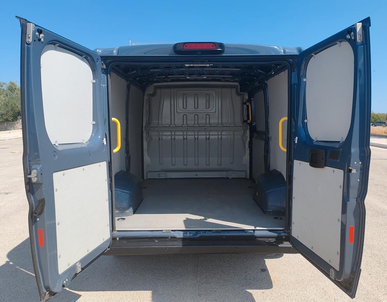 Peugeot Boxer 330 2.2 BlueHDi 120 S&S PC-TN Furgone PARI AL NUOVO